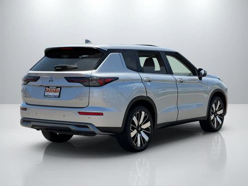 Used 2025 Mitsubishi Outlander SE FWD image 7