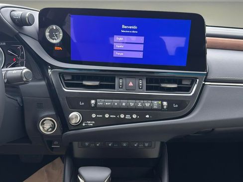 Used 2025 Lexus ES 300h Ultra Luxury image 11