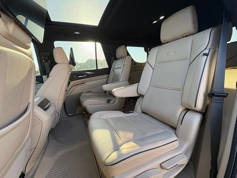 Used 2024 Cadillac Escalade Premium Luxury AWD/4WD image 26