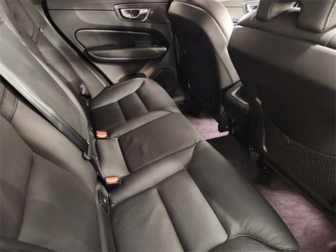 Used 2025 Volvo XC60 B5 Plus image 32