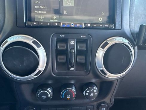 Used 2015 Jeep Wrangler Unlimited Rubicon w/ Connectivity Group AWD/4WD image 19