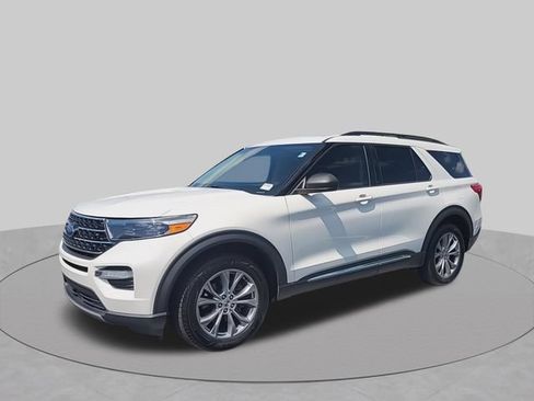 Used 2020 Ford Explorer XLT w/ Equipment Group 202A AWD/4WD image 5