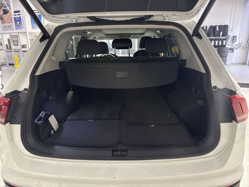 Used 2024 Volkswagen Tiguan SE w/ Panoramic Sunroof Package AWD/4WD image 27