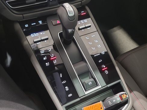 New 2026 Porsche Macan GTS image 24