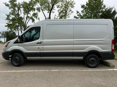 Used 2018 Ford Transit 250 148 Medium Roof RWD image 8