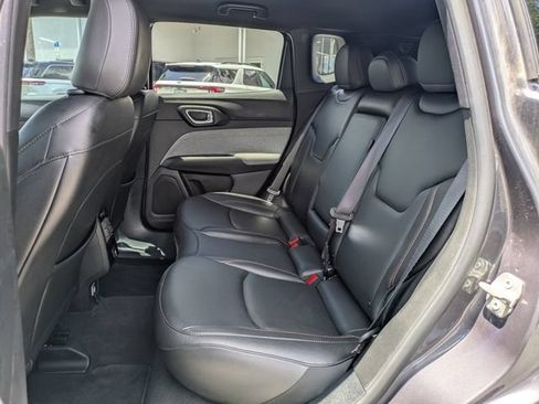 Used 2024 Jeep Compass Latitude AWD/4WD image 18