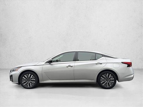 Used 2024 Nissan Altima 2.5 SV image 8