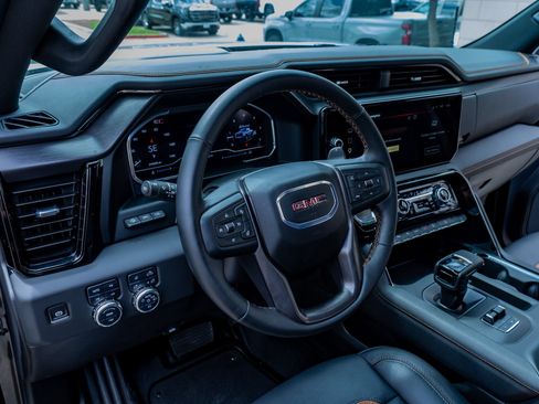 Used 2025 GMC Sierra 1500 AT4 w/ AT4 Premium Package AWD/4WD image 17