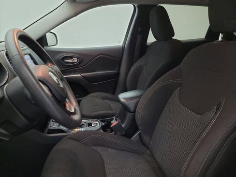 Used 2019 Jeep Cherokee Latitude w/ Popular Appearance Group image 17