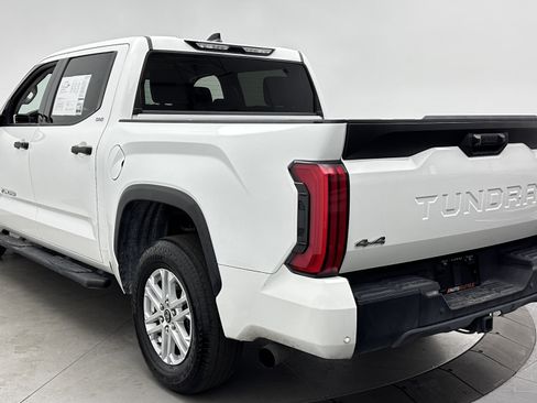 Used 2022 Toyota Tundra SR5 w/ SR5 Convenience Package AWD/4WD image 5