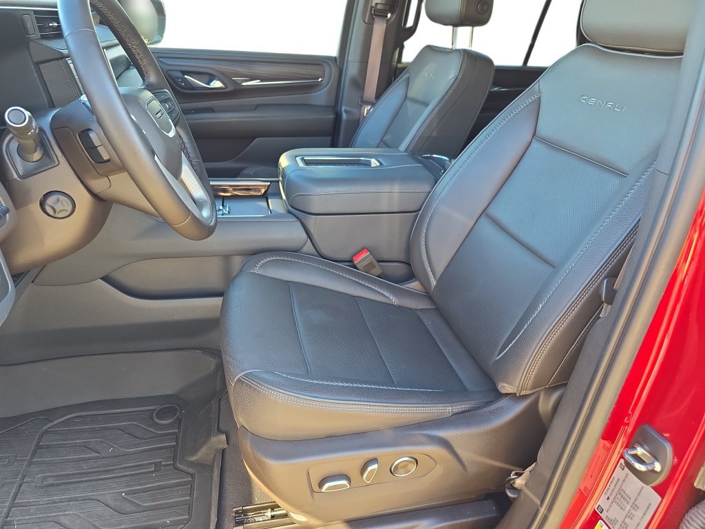 Used 2023 GMC Yukon Denali RWD image 13