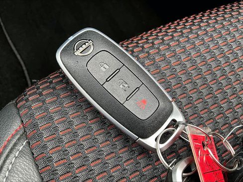 Used 2025 Nissan Kicks SR w/ Illumination Package image 14