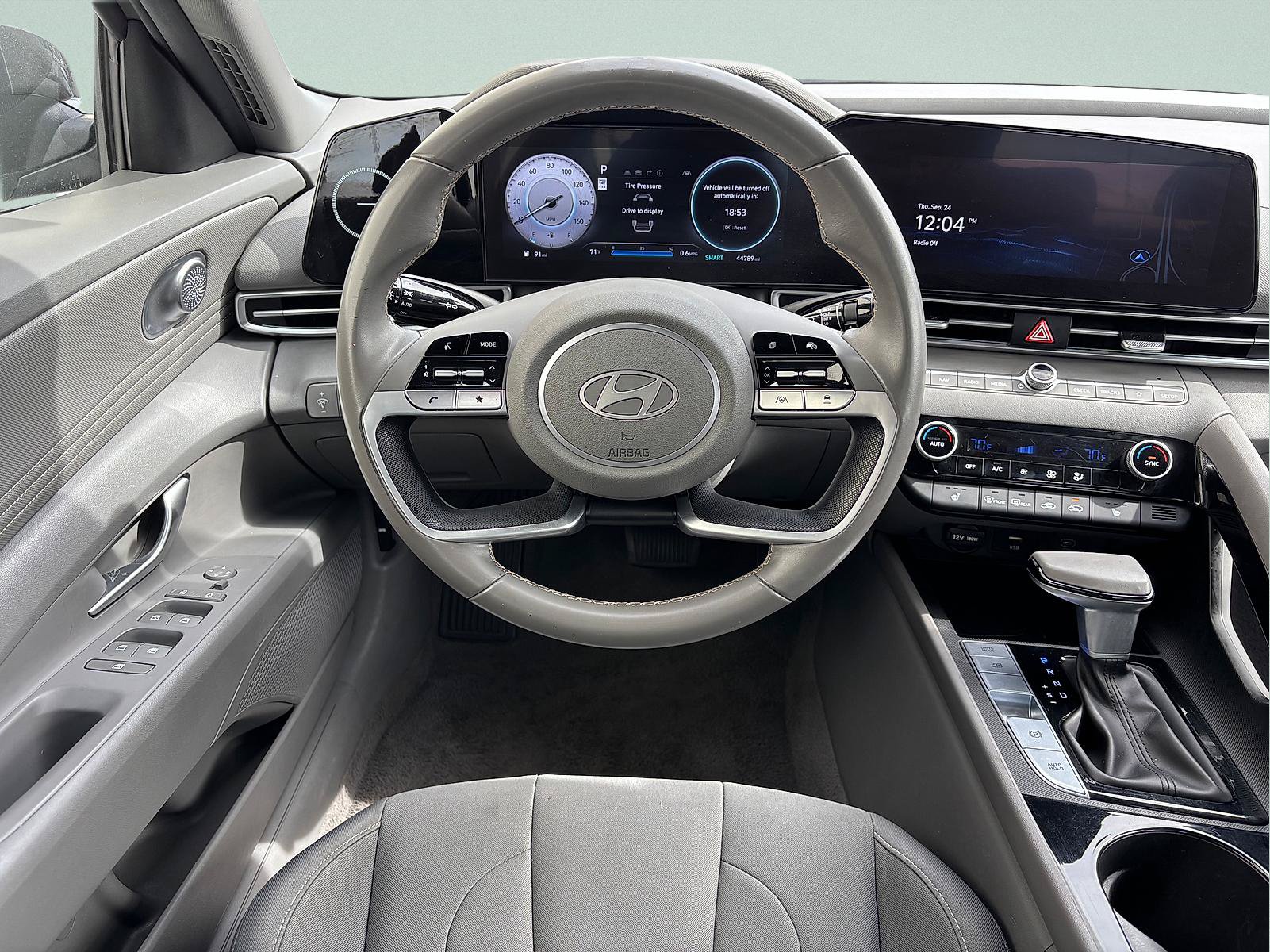 Used 2025 Hyundai Elantra SEL FWD image 28