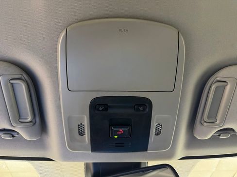 Used 2020 Toyota Camry SE w/ Convenience Package image 34