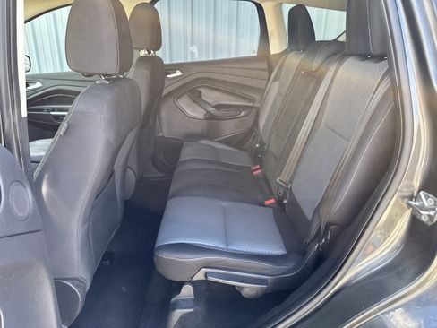 Used 2017 Ford Escape SE w/ Equipment Group 201A FWD image 4