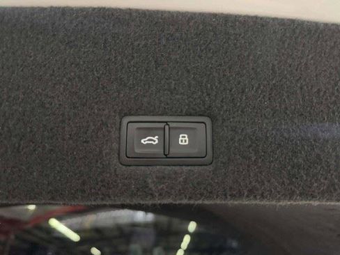 Used 2019 Lamborghini Urus AWD/4WD image 59