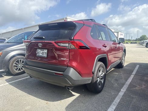 Used 2025 Toyota RAV4 XLE w/ Convenience Package FWD image 4