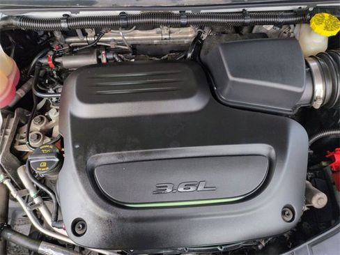 Used 2023 Chrysler Pacifica Touring-L image 31