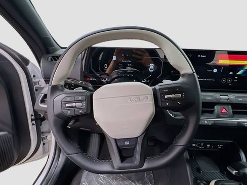 New 2025 Kia K4 GT-Line w/ GT-Line Sunroof Package image 11