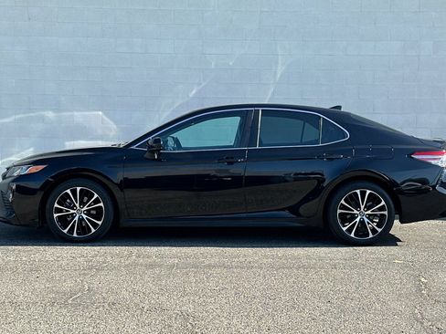 Used 2019 Toyota Camry SE FWD image 7