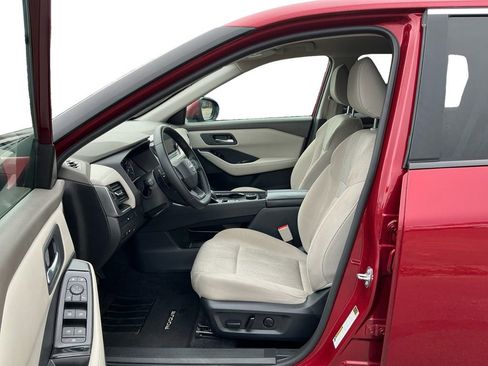 Used 2025 Nissan Rogue SV AWD/4WD image 14