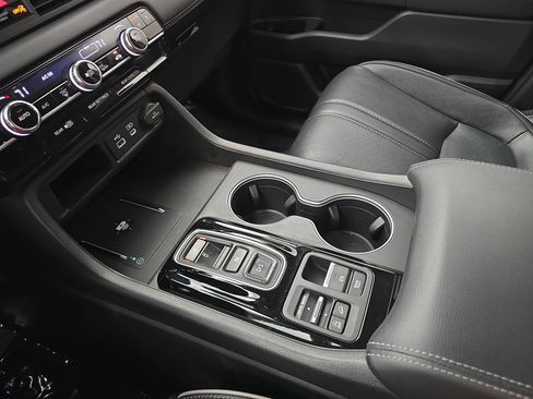 Certified 2025 Honda Pilot Elite image 26