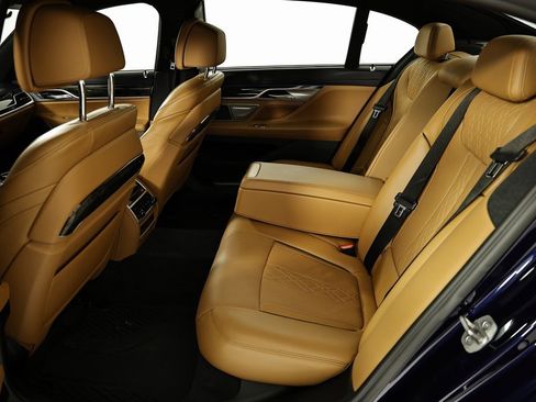 Used 2022 BMW 740i w/ M Sport Package image 26