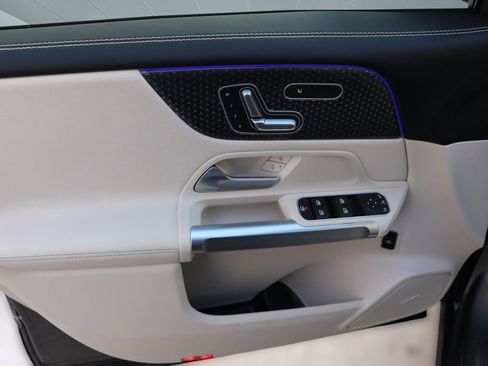 Certified 2025 Mercedes-Benz GLB 250 image 33
