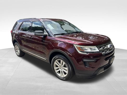 Used 2018 Ford Explorer XLT AWD/4WD image 6