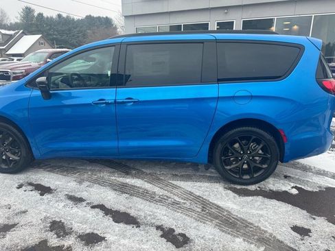 Used 2026 Chrysler Pacifica Select w/ S Appearance Package image 8