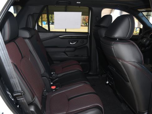New 2025 Honda Pilot Black Edition image 10
