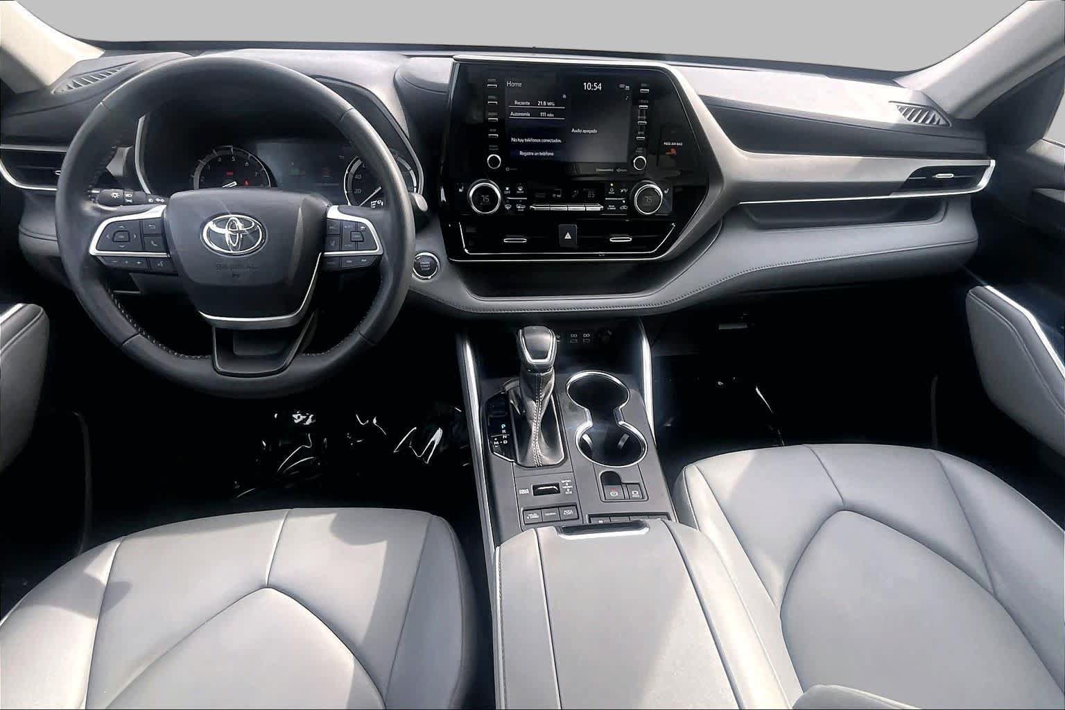 Used 2022 Toyota Highlander XLE AWD/4WD image 15