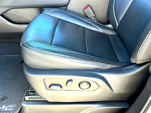 Used 2022 GMC Yukon Denali w/ Denali Premium Package image 15