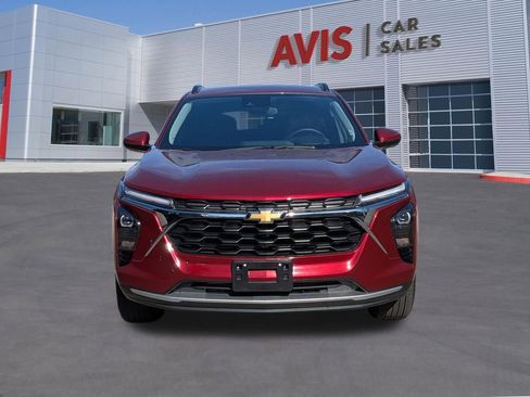 Used 2025 Chevrolet Trax LT w/ LT Convenience Package image 2