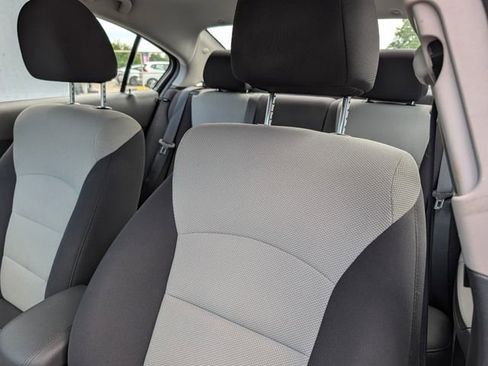 Used 2013 Chevrolet Cruze LS FWD image 12