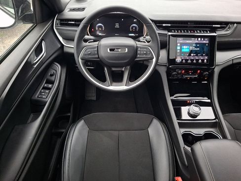 Used 2023 Jeep Grand Cherokee L Laredo AWD/4WD image 22