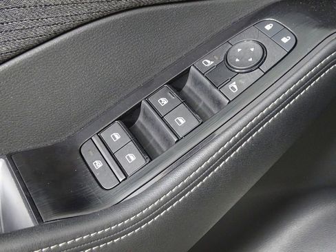 Used 2023 Nissan Rogue SV image 17