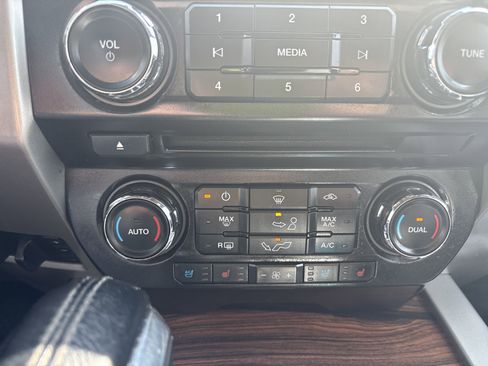 Used 2015 Ford F150 Lariat image 17