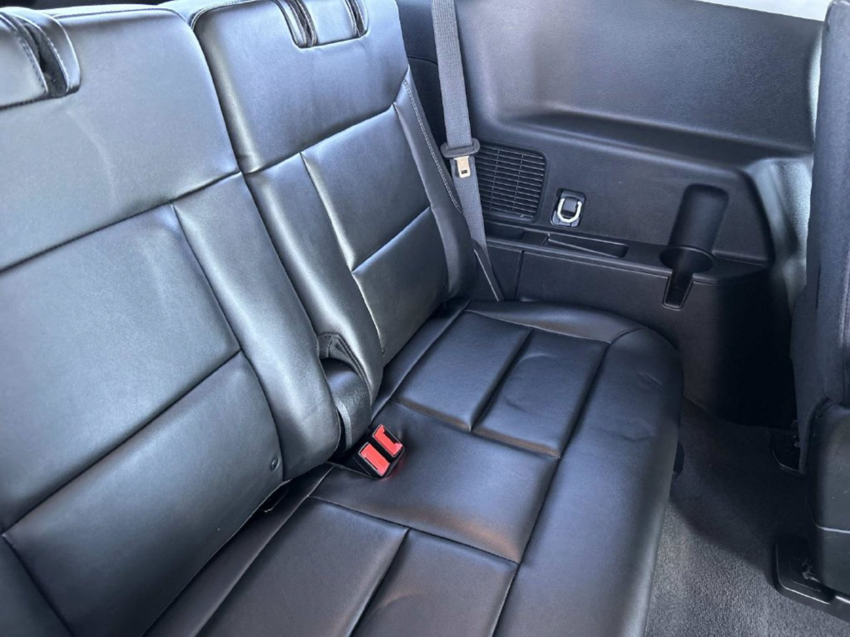 Used 2023 Ford Explorer XLT w/ Equipment Group 202A RWD image 18
