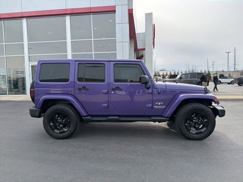 Used 2017 Jeep Wrangler Unlimited Sahara w/ Connectivity Group image 8