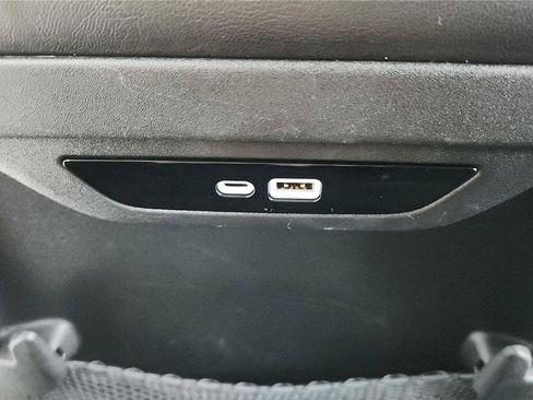 Used 2026 Chrysler Pacifica Limited FWD image 16