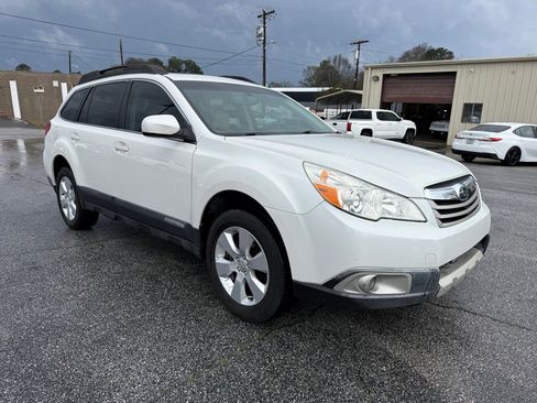 Used 2011 Subaru Outback 2.5i Limited w/ PWR Moonroof Pkg image 3