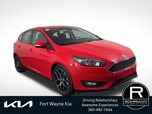 Used 2017 Ford Focus SEL w/ Cold Weather Package FWD image 5
