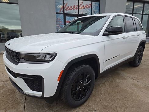 New 2026 Jeep Grand Cherokee Altitude AWD/4WD image 2