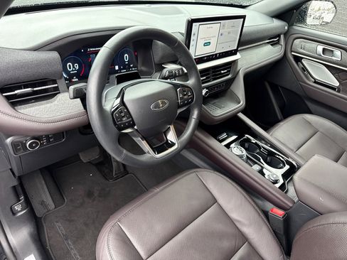 Used 2025 Ford Explorer Platinum w/ LUX Leather Package image 16
