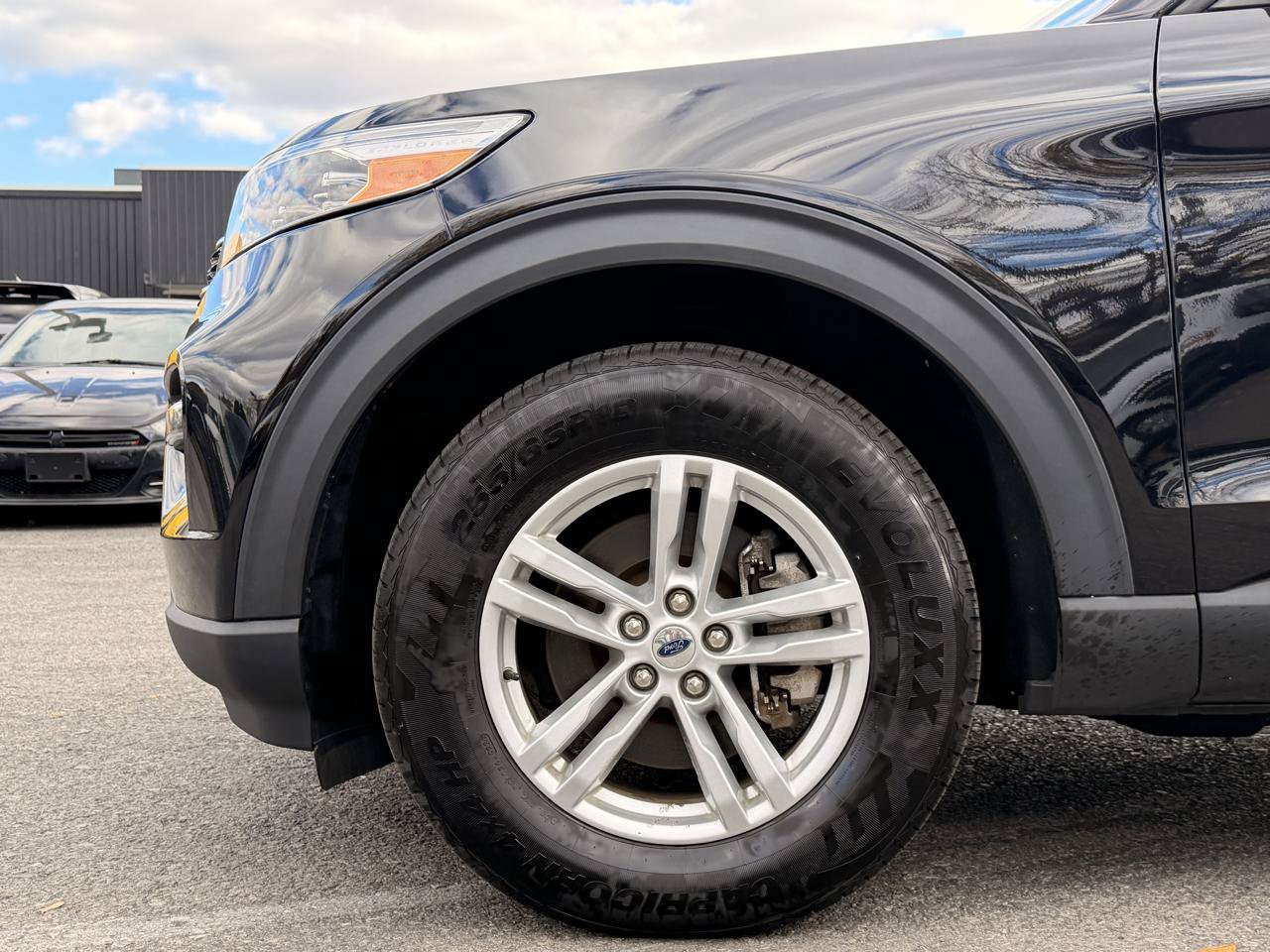 Used 2022 Ford Explorer XLT w/ Equipment Group 202A AWD/4WD image 7