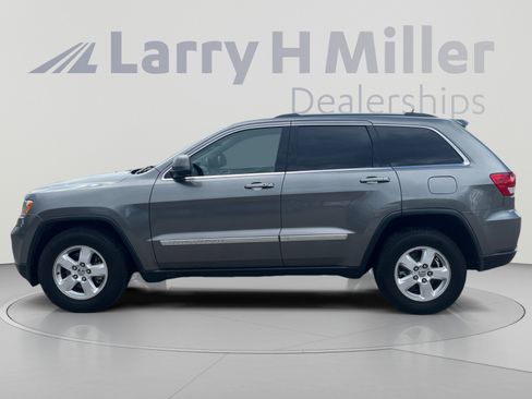 Used 2013 Jeep Grand Cherokee Laredo w/ Laredo E Group AWD/4WD image 2