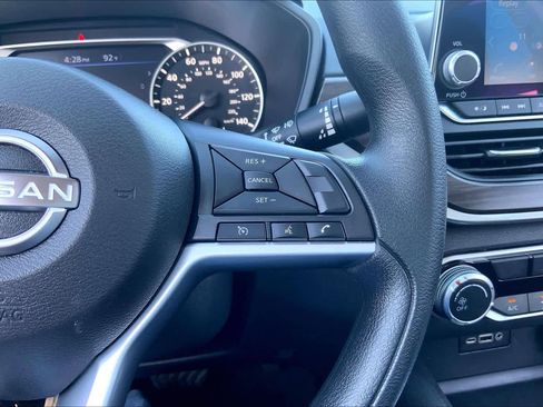 Used 2025 Nissan Altima 2.5 SV image 25