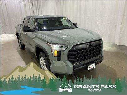 New 2026 Toyota Tundra SR5 w/ SR5 Premium Package