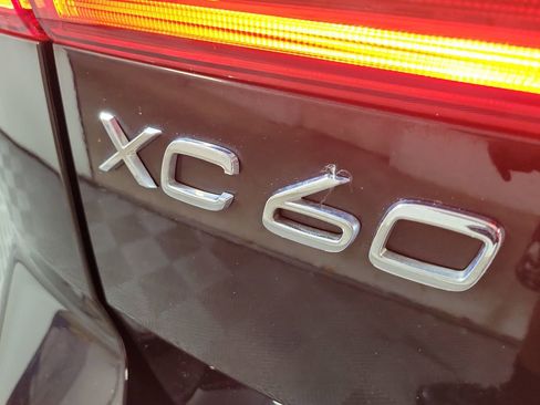 Used 2023 Volvo XC60 B5 Ultimate w/ Protection Package Premier FWD image 10